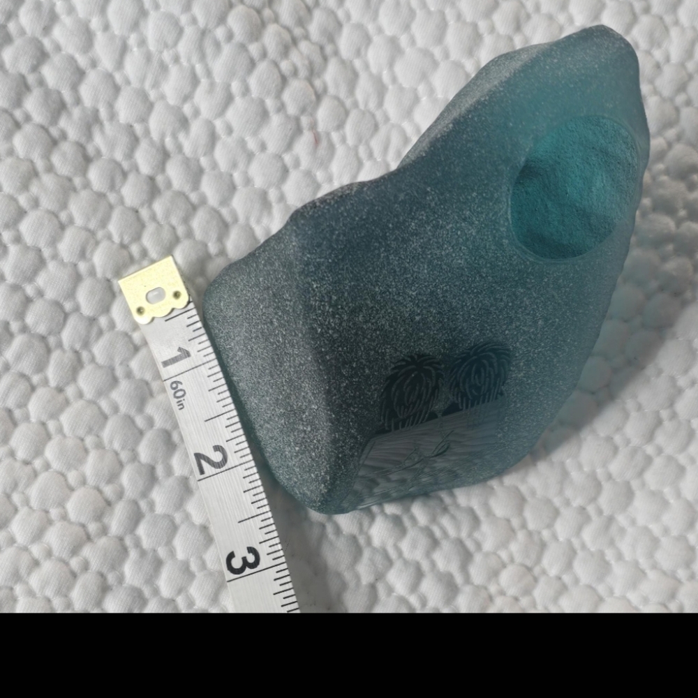 Frosted Etched Sea Glass Sculpture - INUIT - Picture 6 of 9